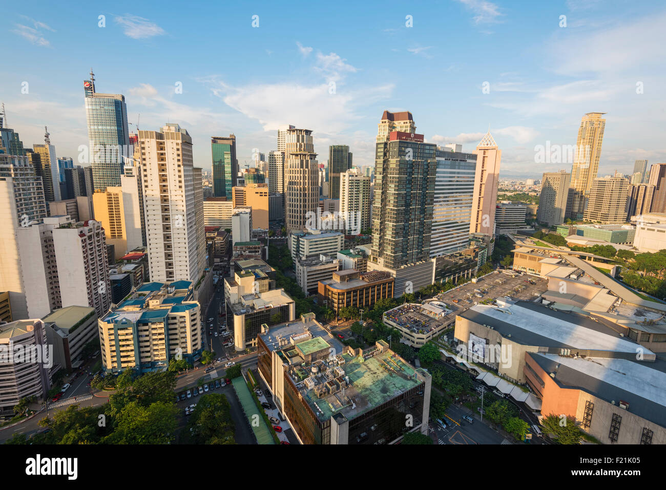Manille, Philippines - septembre 2, 2015 : Makati City Skyline. Makati City est l'un des plus développés d'affaires de Metro Mani Banque D'Images