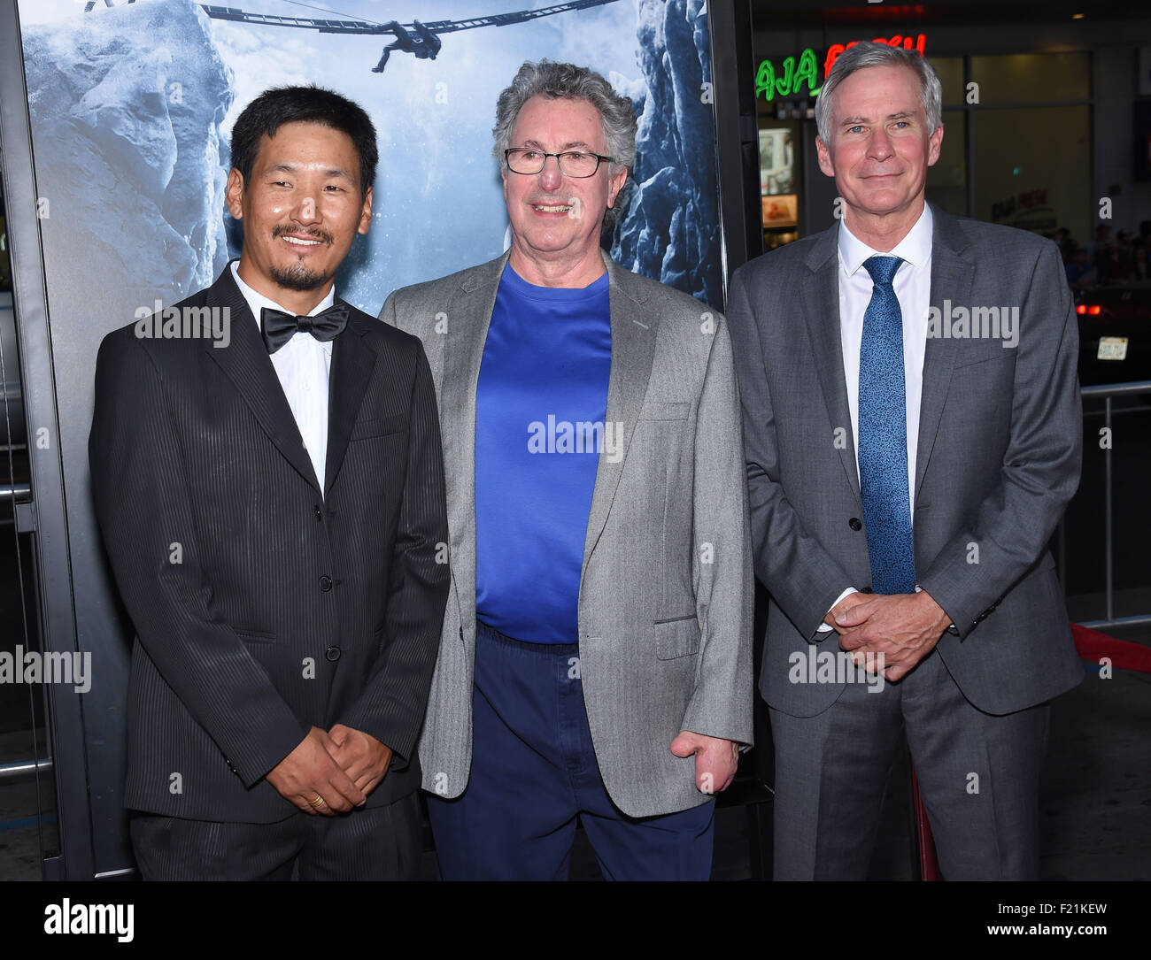 Hollywood, Californie, USA. Sep 9, 2015. Sherpa Ang Phula, Dr Beck Weathers & David Breashears arrive pour la première du film 'Everest' au théâtre chinois. Credit : Lisa O'Connor/ZUMA/Alamy Fil Live News Banque D'Images