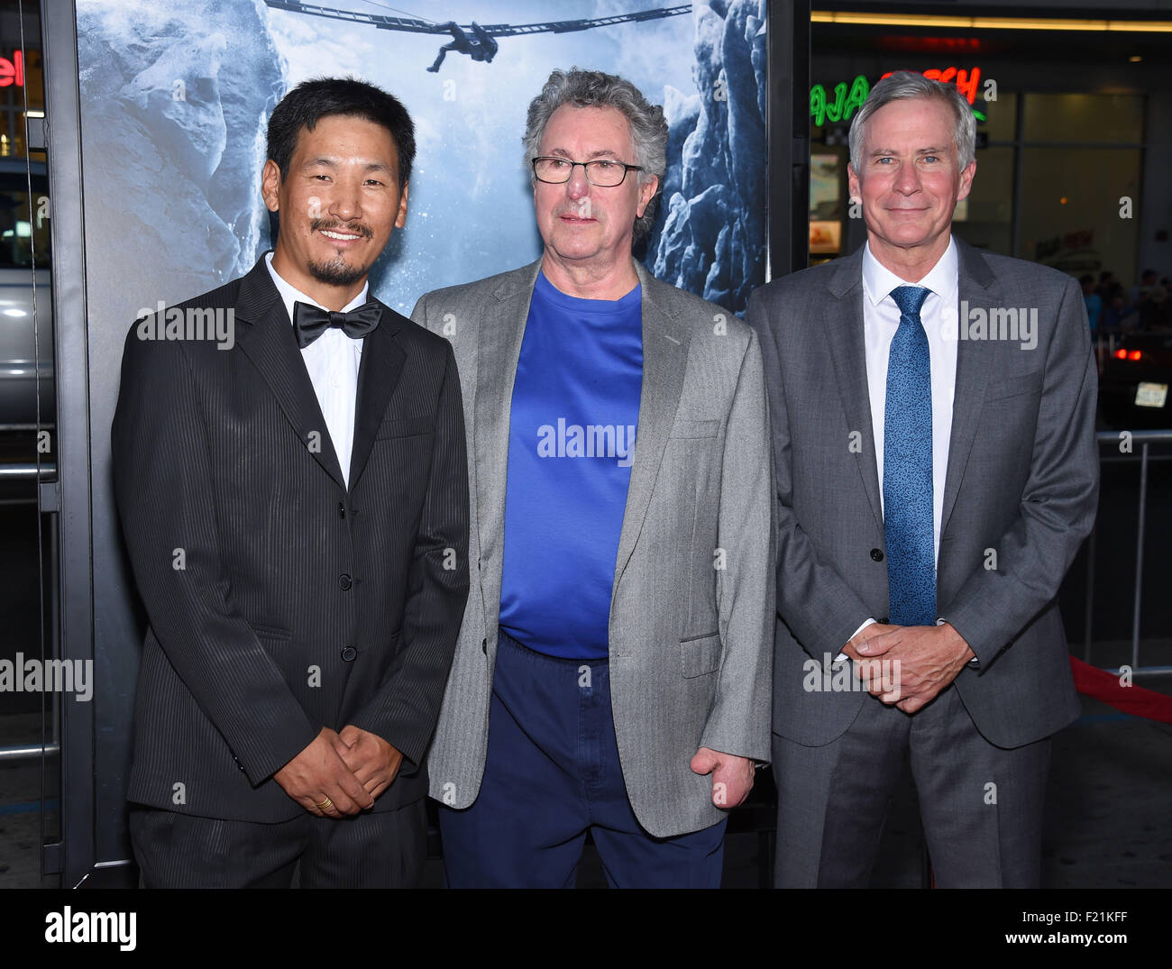 Hollywood, Californie, USA. Sep 9, 2015. Sherpa Ang Phula, Dr Beck Weathers & David Breashears arrive pour la première du film 'Everest' au théâtre chinois. Credit : Lisa O'Connor/ZUMA/Alamy Fil Live News Banque D'Images