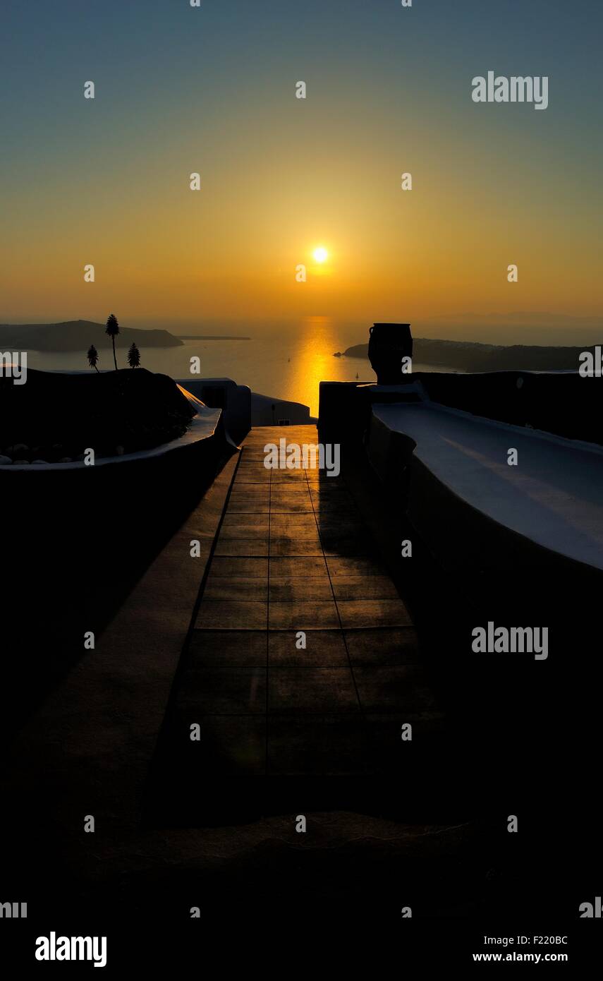 Un coucher de soleil sur l'île de Santorini, Grèce Banque D'Images