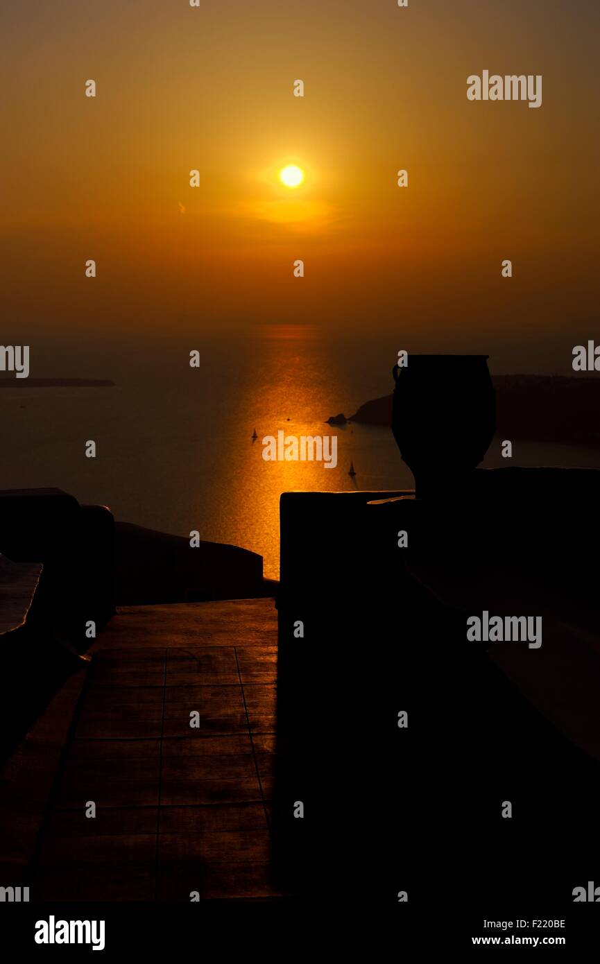 Un coucher de soleil sur l'île de Santorini, Grèce Banque D'Images