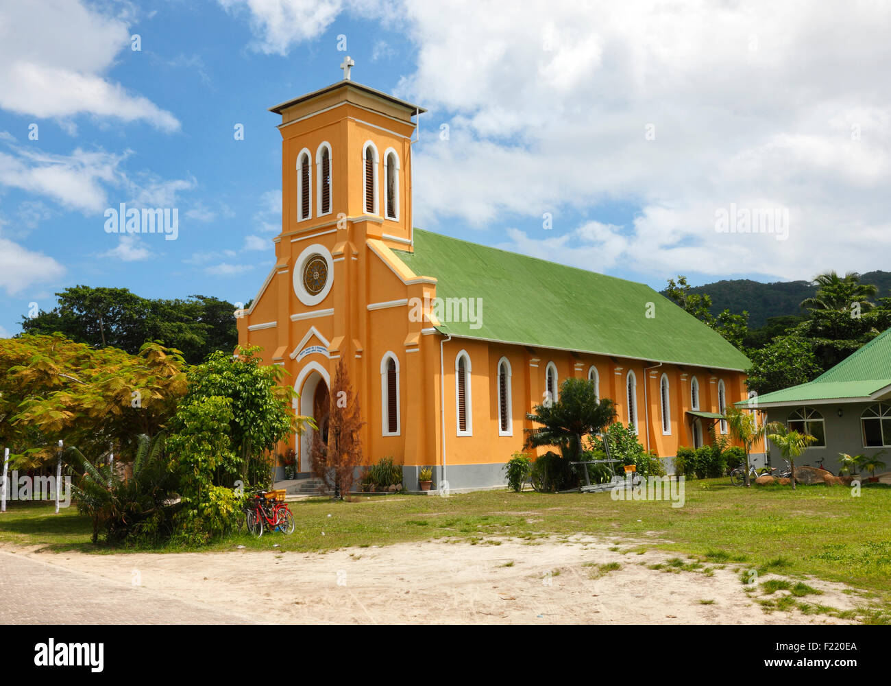 L'église catholique (St. Mary's Church), île de La Digue, aux Seychelles. Banque D'Images