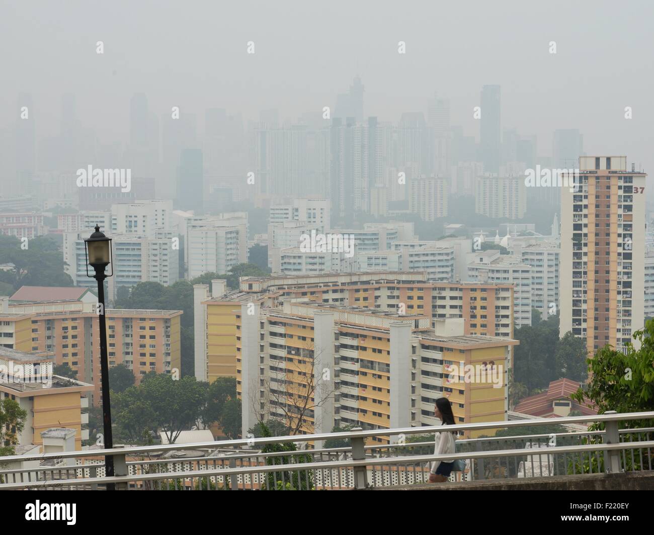 Singapour. 10 Sep, 2015. Haze plane sur le centre-ville de Singapour, le 10 septembre, 2015. Indice de pollution de Singapour 3 heures Normes Polluants Index (PSI) a frappé 137 fois à midi et atteint le niveau malsain jeudi. © puis Chih Wey/Xinhua/Alamy Live News Banque D'Images