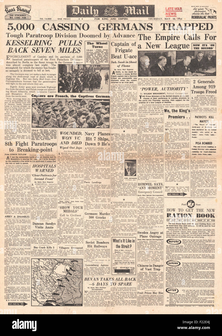 1944 Daily Mail/la page déclaration les forces allemandes piégés à Monte Cassino Banque D'Images