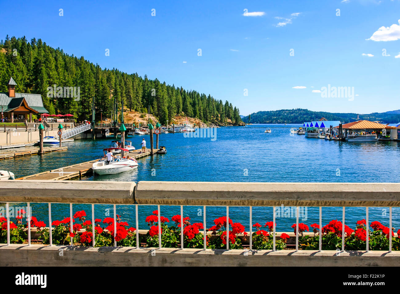 Lake Coeur d'Alene vu de la ville nommée d'après elle dans le Nord de l'Idaho Banque D'Images