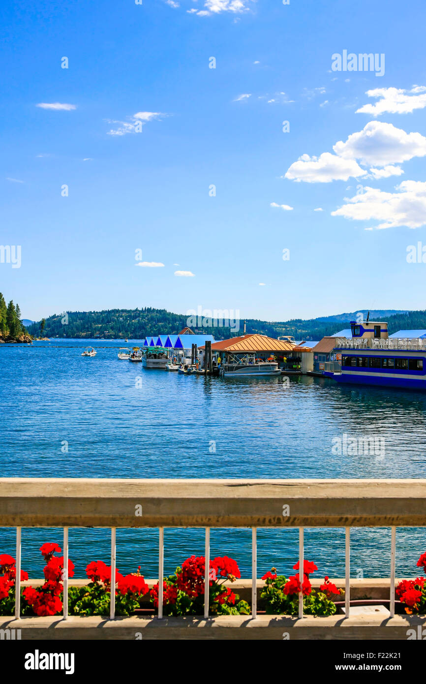 Lake Coeur d'Alene vu de la ville nommée d'après elle dans le Nord de l'Idaho Banque D'Images