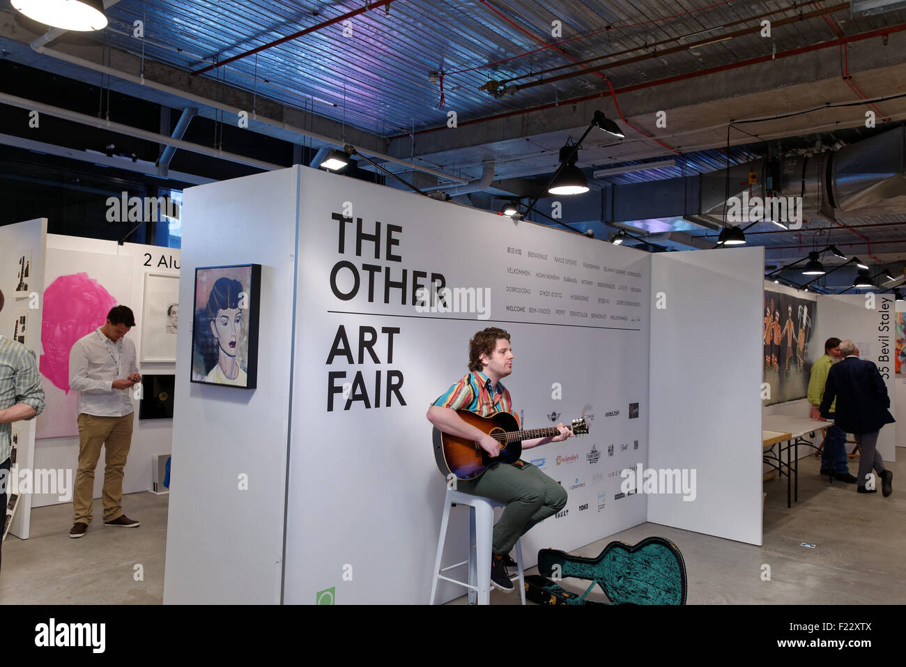 Sydney, Australie. 10 Septembre, 2015. Sydney, le premier artiste-led "l'autre Art Fair' est ouverte à Central Park situé à l'intérieur de Chippendale's arts créatifs en plein essor. Plus de 75 artistes présenteront leur travail au public direct à la foire de quatre jours. Credit : MediaServicesAP/Alamy Live News Banque D'Images