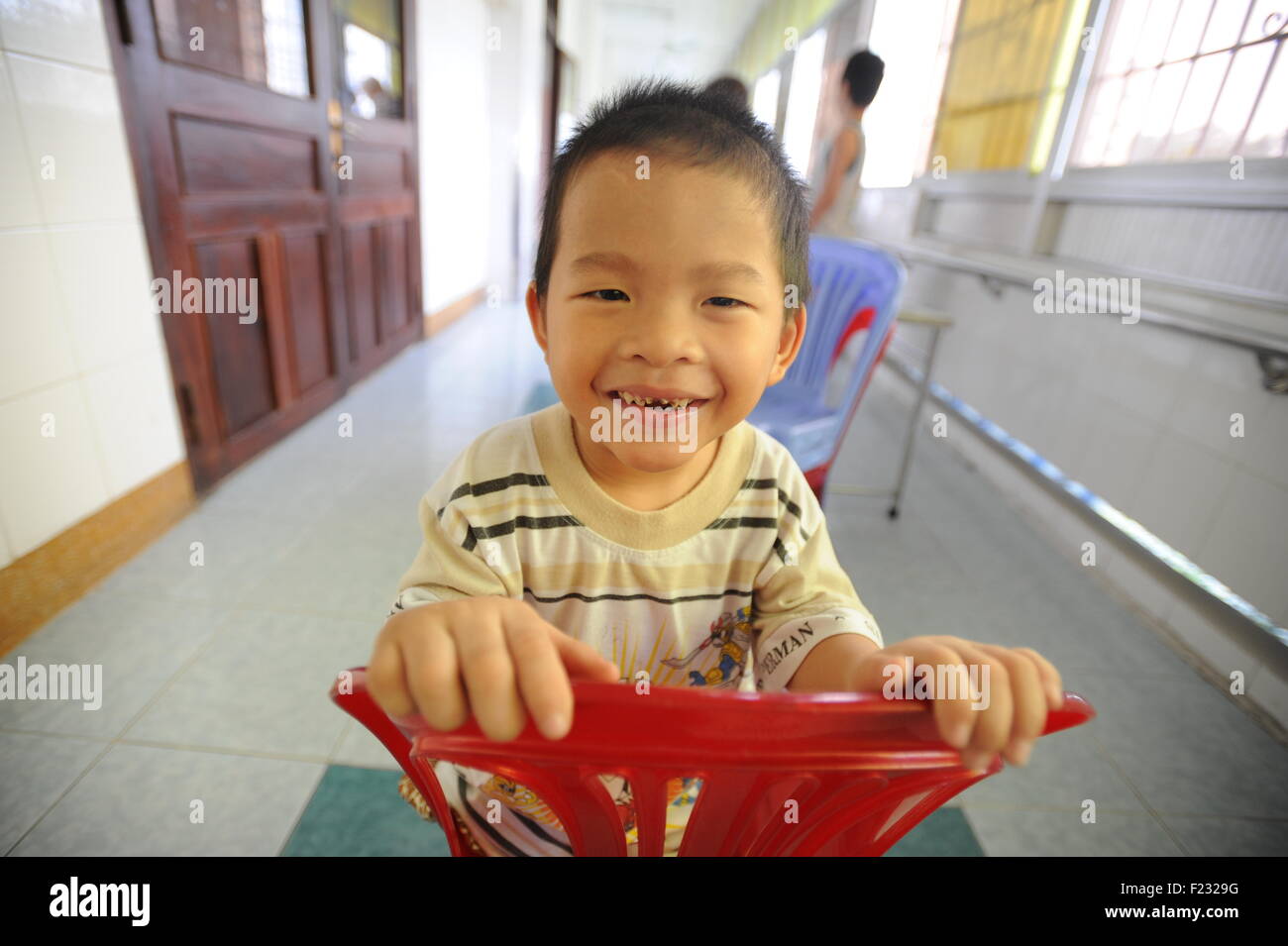 La paix Village de Ward à l'hôpital Tu du à Ho Chi Minh-Ville, Vietnam est une maison pour des enfants victimes survivantes de l'agent Orange. Banque D'Images