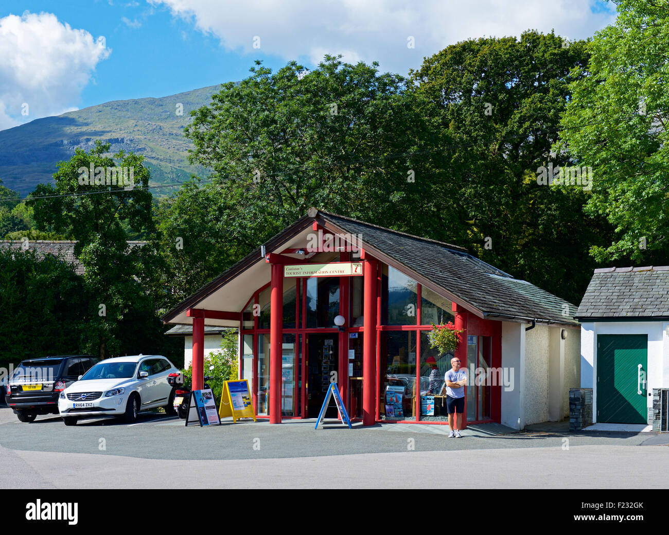 Centre d'informations touristiques, Coniston, Parc National de Lake District, Cumbria, Angleterre, Royaume-Uni Banque D'Images