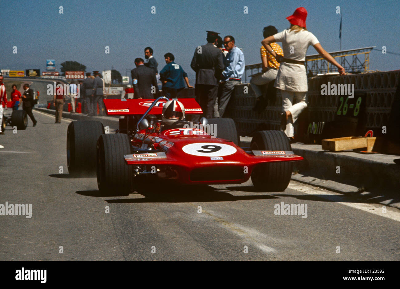 Chris Amon dans un Cosworth Mars 701 dans les stands, Spanish GP Jarama 14 Avril 1970 Banque D'Images