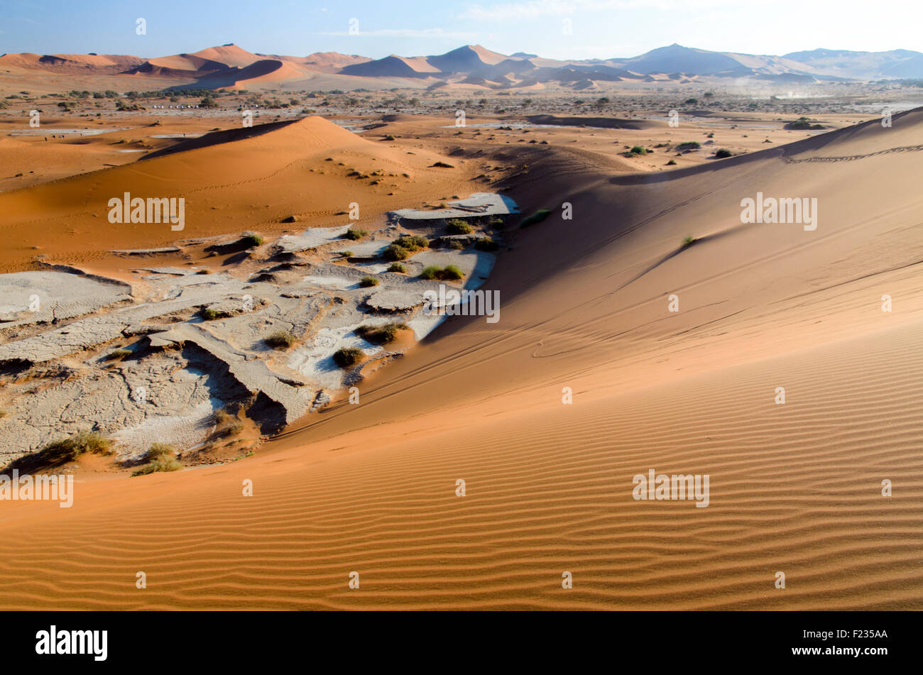 Vue sur les dunes de sable à Sossuvlei Banque D'Images