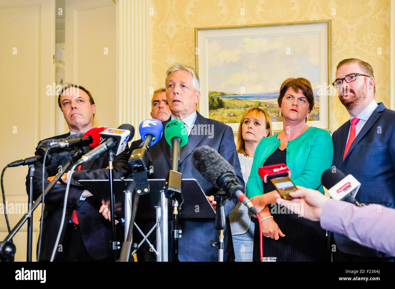 Belfast, en Irlande du Nord, Royaume-Uni. 10 Septembre, 2015. Peter Robinson annonce qu'à l'exception d'Arlene Foster, tous les ministres ont démissionné de DUP Assemblée d'Irlande du Nord. Crédit : Stephen Barnes/Alamy Live News Banque D'Images