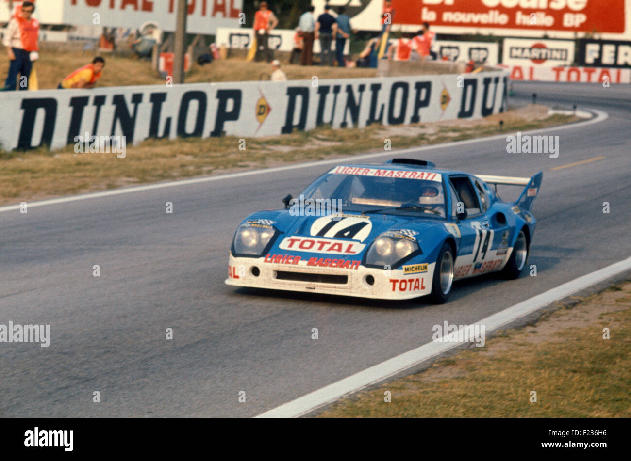 14 Guy Chasseuil et Michel Leclere Ligier JS2 Maserati à la Mulsanne Corner, Le Mans 16 Juin 1974 Banque D'Images