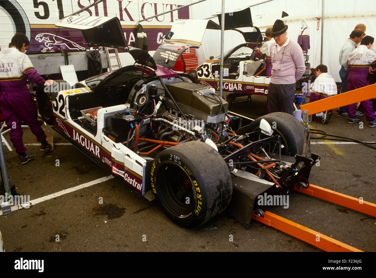 52 Hans Heyer, Hurley Haywood et Brian Redman Jaguar XJR-6 et 53 Gianfranco Brancatelli Jaguar XJR-6 Le Mans 1 Juin 1986 Banque D'Images