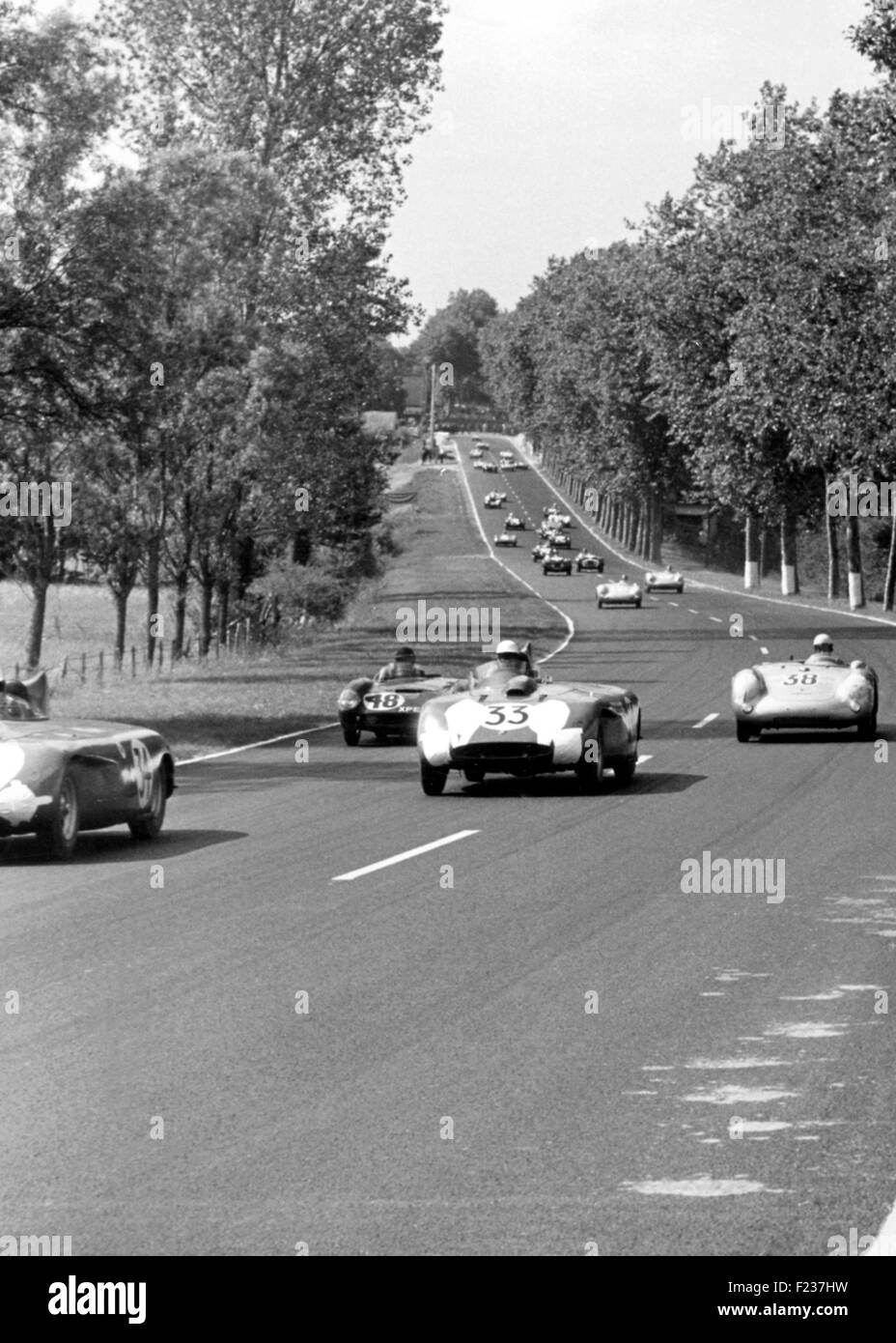Bristols, Lotus et Porsche au tour 1 Le Mans 1955 Banque D'Images