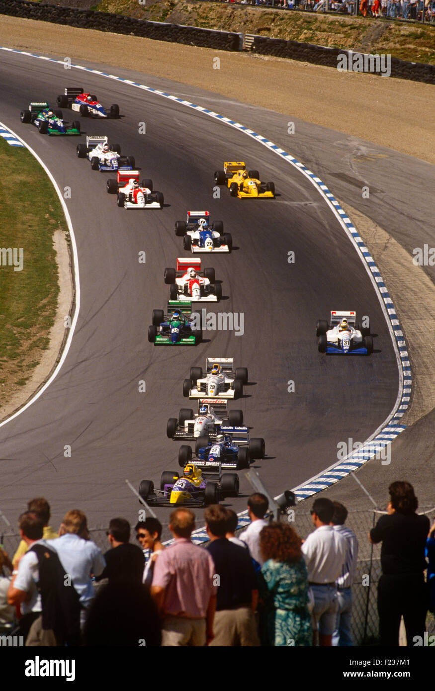 Les spectateurs à regarder une course à Brands Hatch, Royaume-Uni 90. Banque D'Images