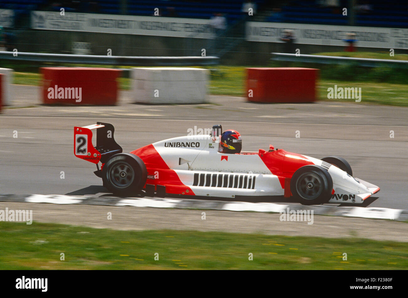 Pedro Diniz dans sa voiture de course de Formule 3 de Marlboro. Banque D'Images