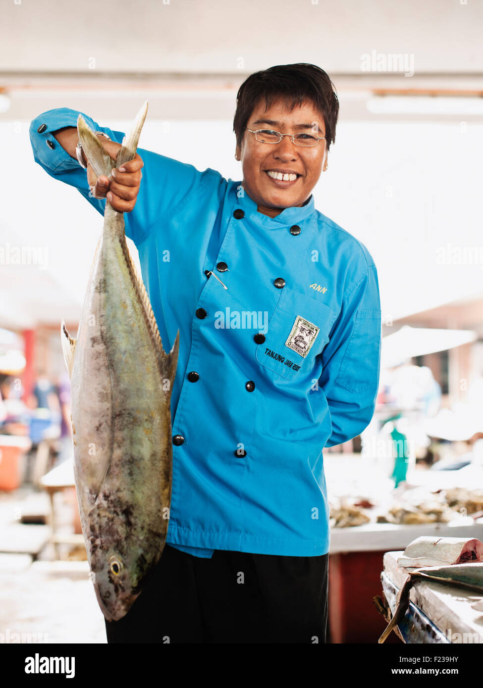 Une visite au marché du matin, l'Dungun avec Chef Anne, l'un de Tanjong Jara Resort Menu résident de Maîtres. Dungun. La Malaisie Banque D'Images