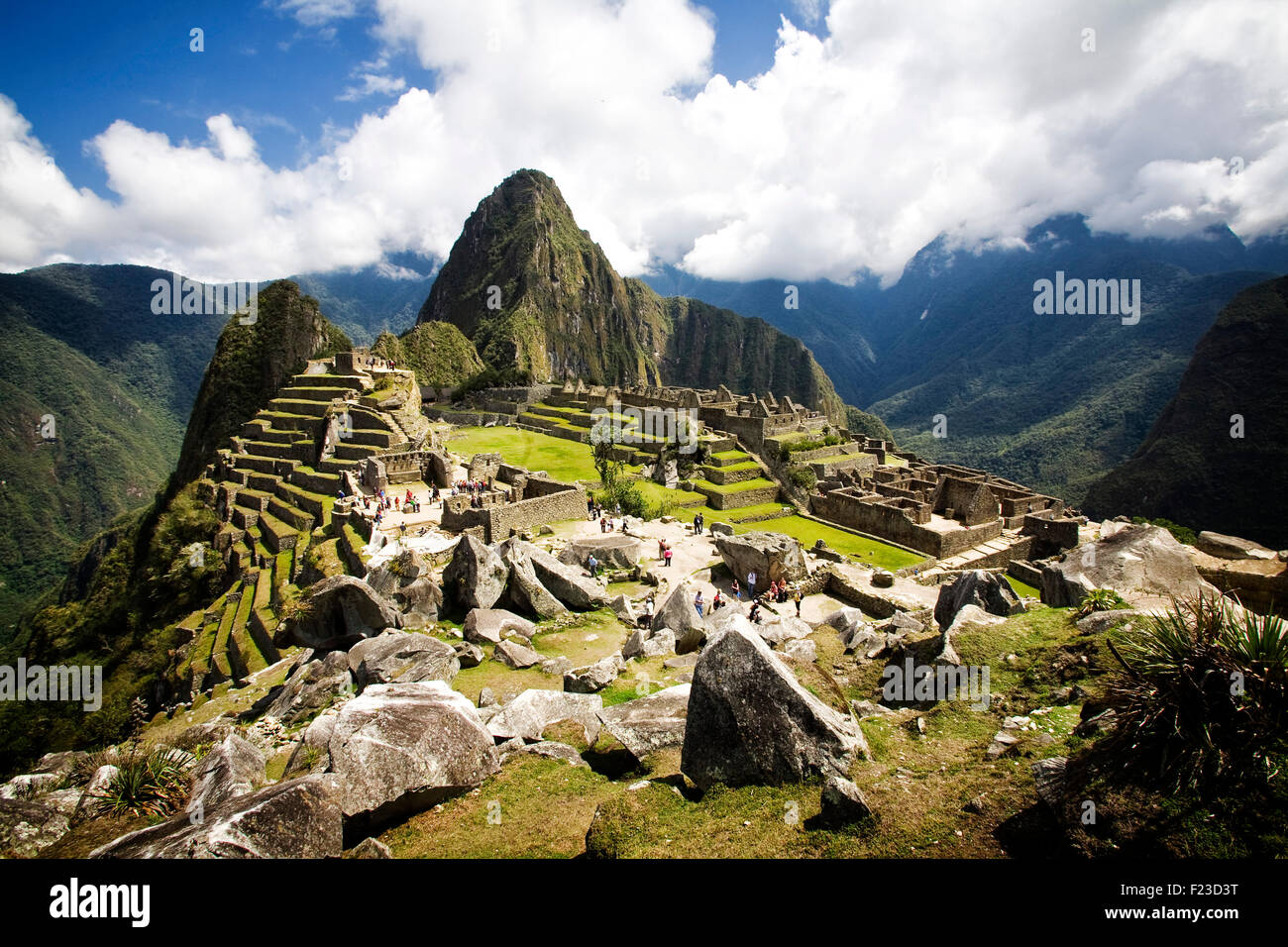 Les ruines de la cité inca perdue haut Machu Picchu dans les Andes au Pérou. Banque D'Images