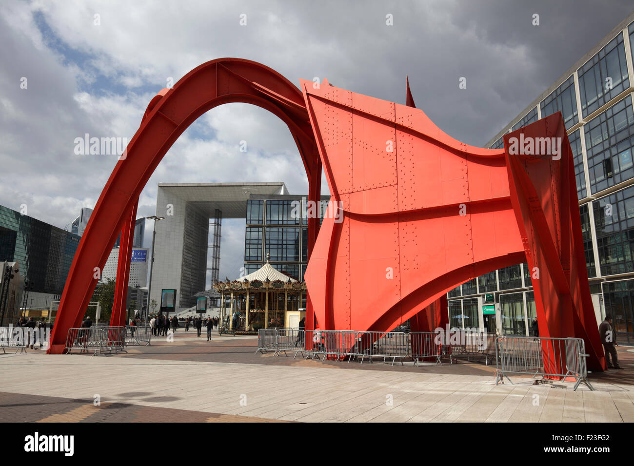 Artwork et Grande Arche de la Défense, Paris, France Banque D'Images