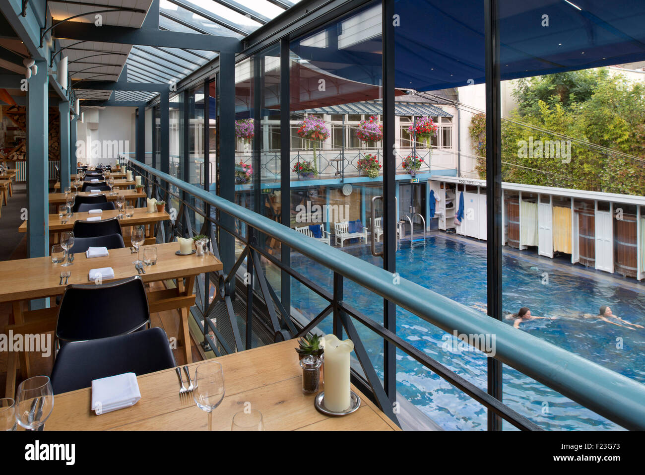 Le lido spa & restaurant, Clifton, bristol, qui comprend une piscine extérieure, un bar et un restaurant. Banque D'Images