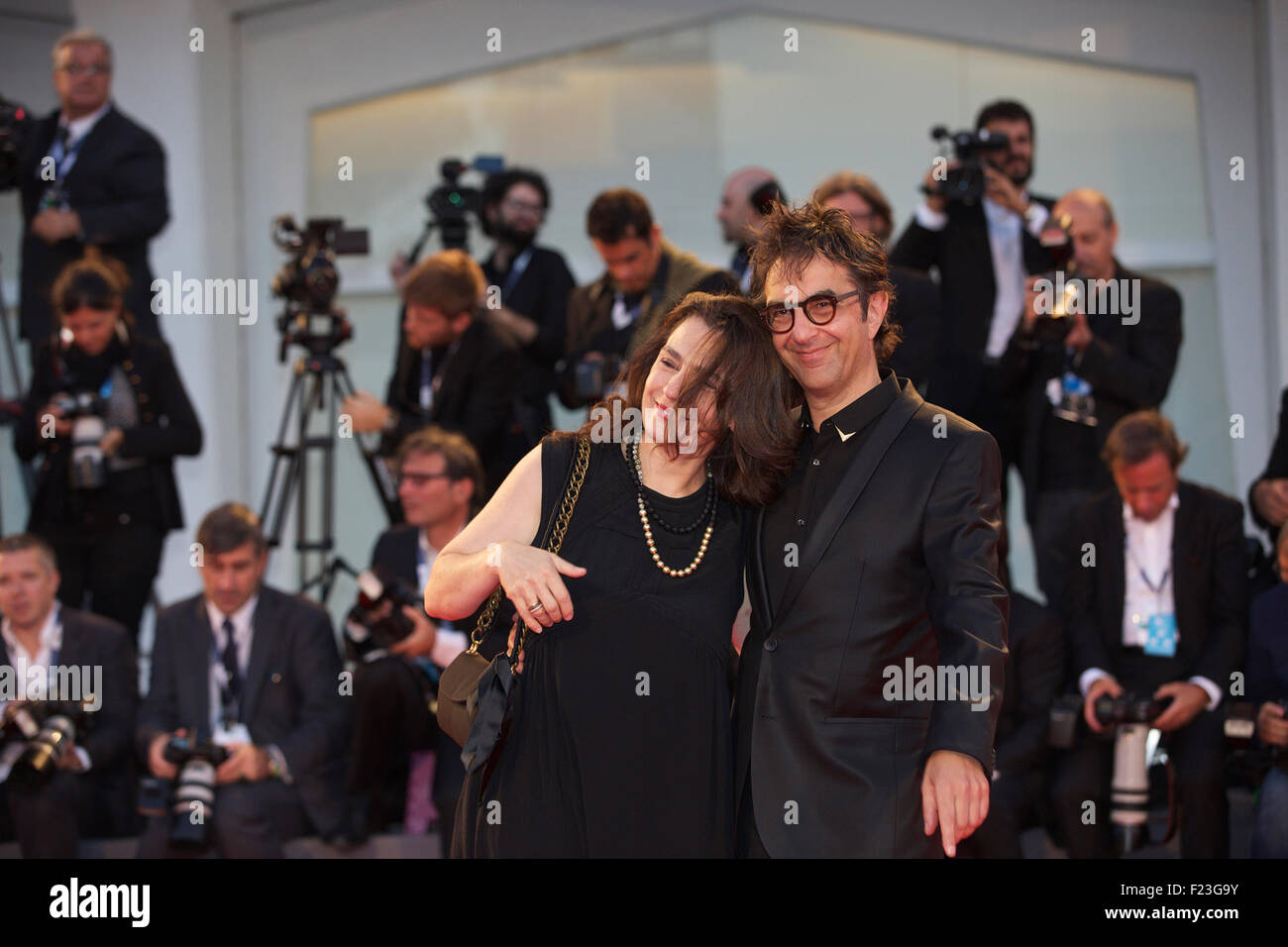 Venise, Italie. 10 Sep, 2015. Le réalisateur Atom Egoyan et son épouse Arsinee Khanjian assister à une première pour 'Remember' pendant le 72e Festival du Film de Venise à Venise, Italie, le 10 septembre, 2015. © Jin Yu/Xinhua/Alamy Live News Banque D'Images
