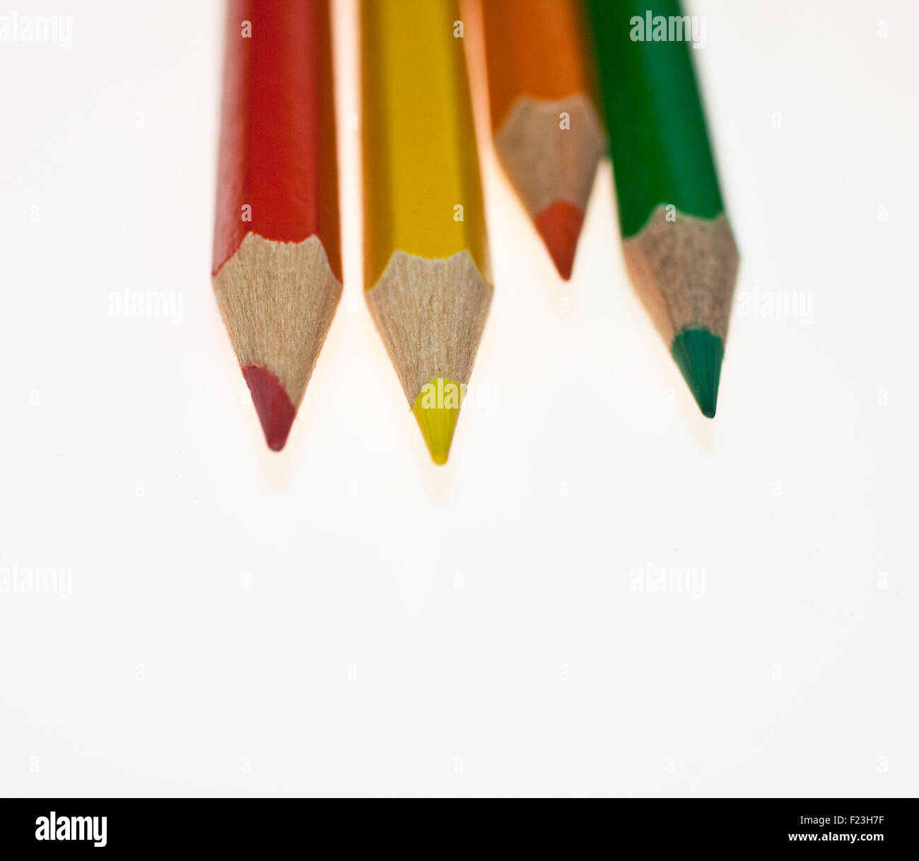 Beaucoup de crayon de couleur sur fond blanc Banque D'Images