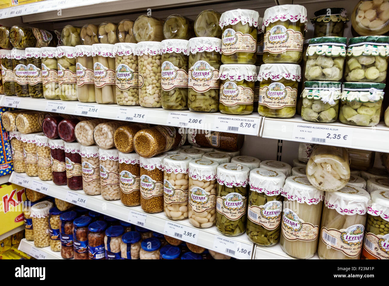 Madrid Espagne,Salamanca hispanique,Leyenda,légumes conservés,haricots,pot,magasin de proximité,intérieur,étagères,vente de vitrine,vente de vitrine Banque D'Images
