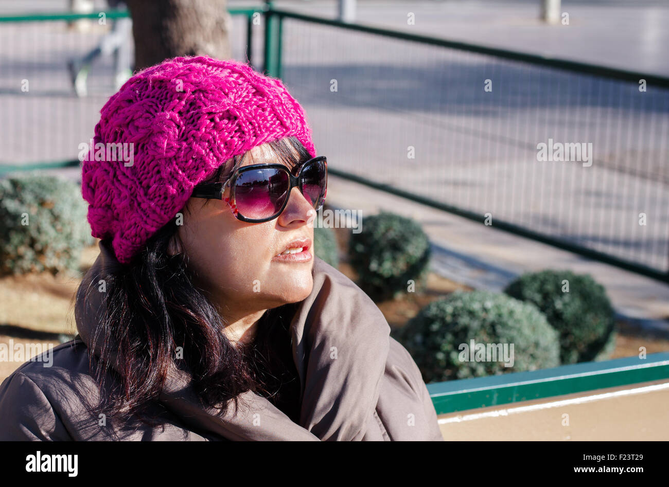 Woman portrait sur une froide journée d'hiver Banque D'Images