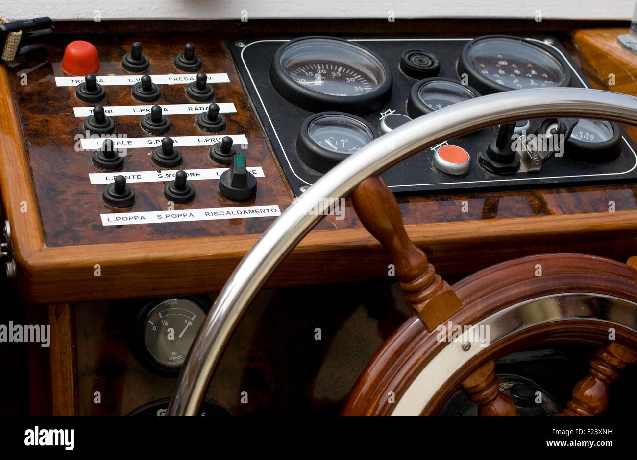 Barre en bois d'un bateau à moteur Banque D'Images