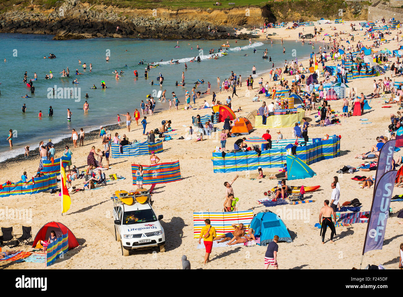 Les vacanciers sur la plage de St Ives, Cornwall, UK. Banque D'Images