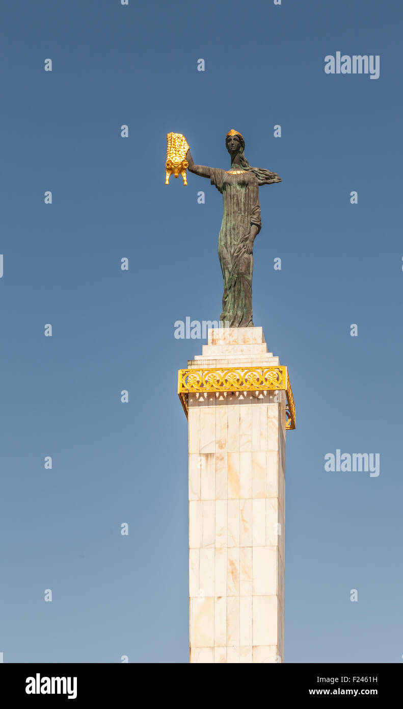 BATUMI, Géorgie, l'Adjarie - 17 SEPTEMBRE : Medea statue tenant la Toison d'or le 17 septembre 2015 à Batoumi, l'un des principaux Banque D'Images