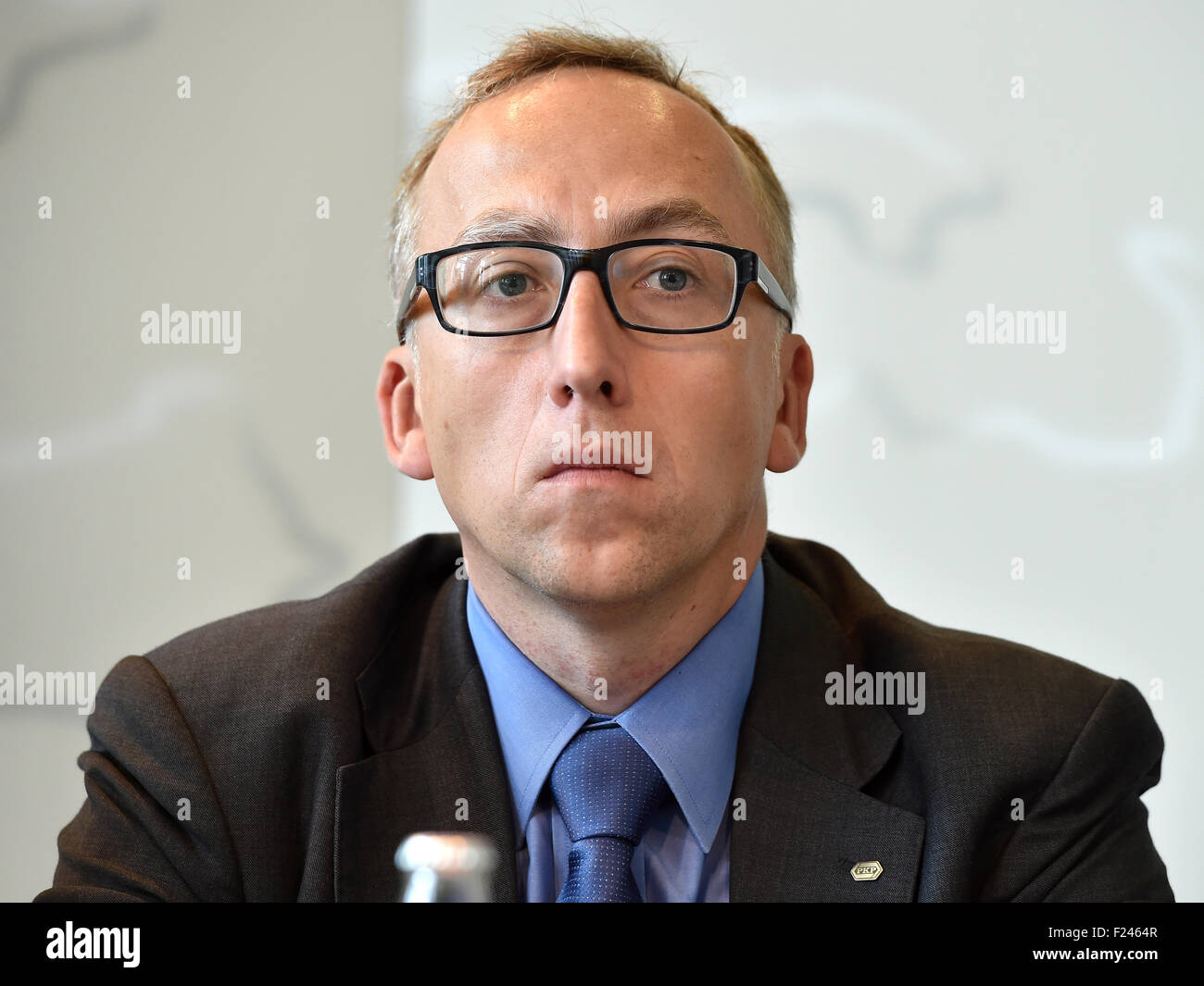 Potsdam, Allemagne. Sep 11, 2015. Le président des chemins de fer polonais Jakub Karnowski parle lors d'une conférence de presse du sommet de fer germano-polonaise avec des représentants de la Pologne et l'Allemagne à Potsdam, Allemagne, 11 septembre 2015. Photo : Bernd Settnik/dpa/Alamy Live News Banque D'Images