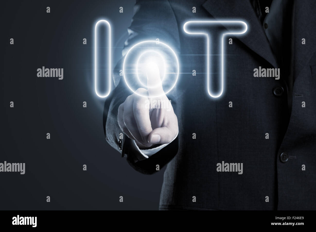 Man IoT (internet des objets) sur l'affichage de texte Banque D'Images