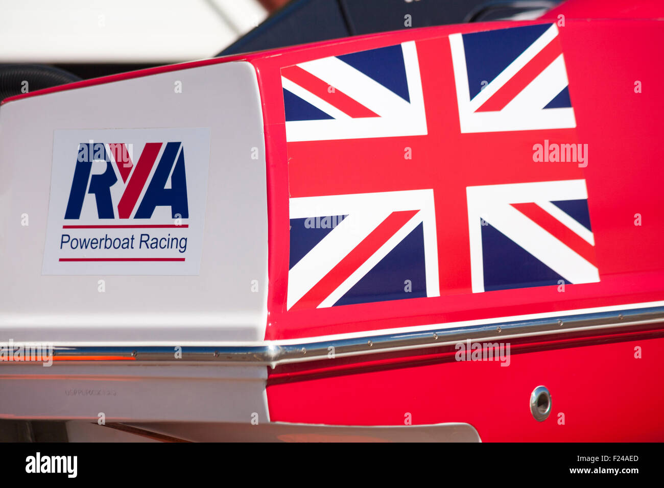 Logo RYA Powerboat Racing avec Union Jack sur un bateau à moteur à Bournemouth, Dorset Royaume-Uni en septembre Banque D'Images