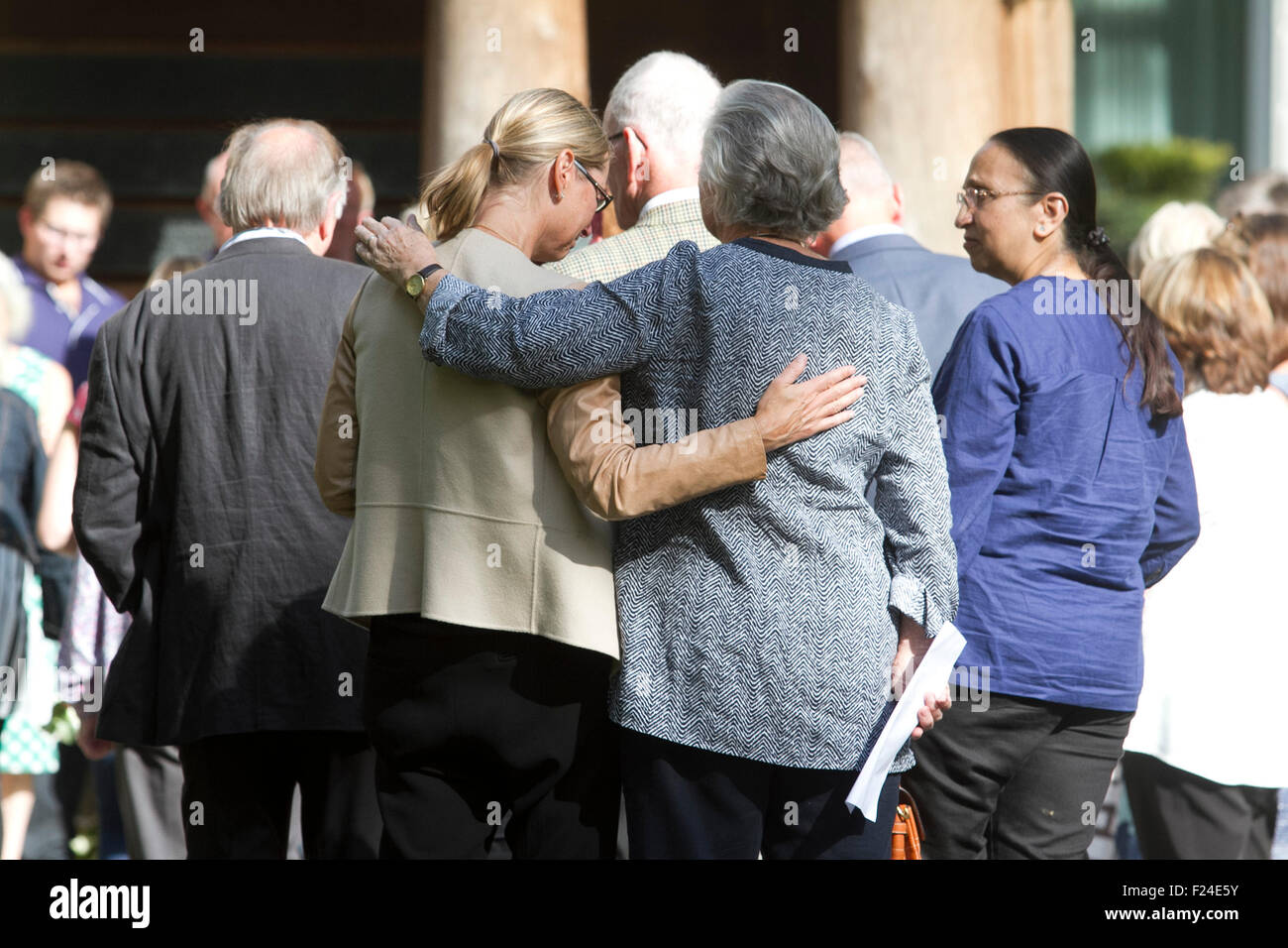 Londres, Royaume-Uni. 11 Septembre, 2015. La famille à la London mémorial pour les victimes sur le 14 e anniversaire de la 911 attaques terroristes à New York et Washington DC. Credit : amer ghazzal/Alamy Live News Banque D'Images