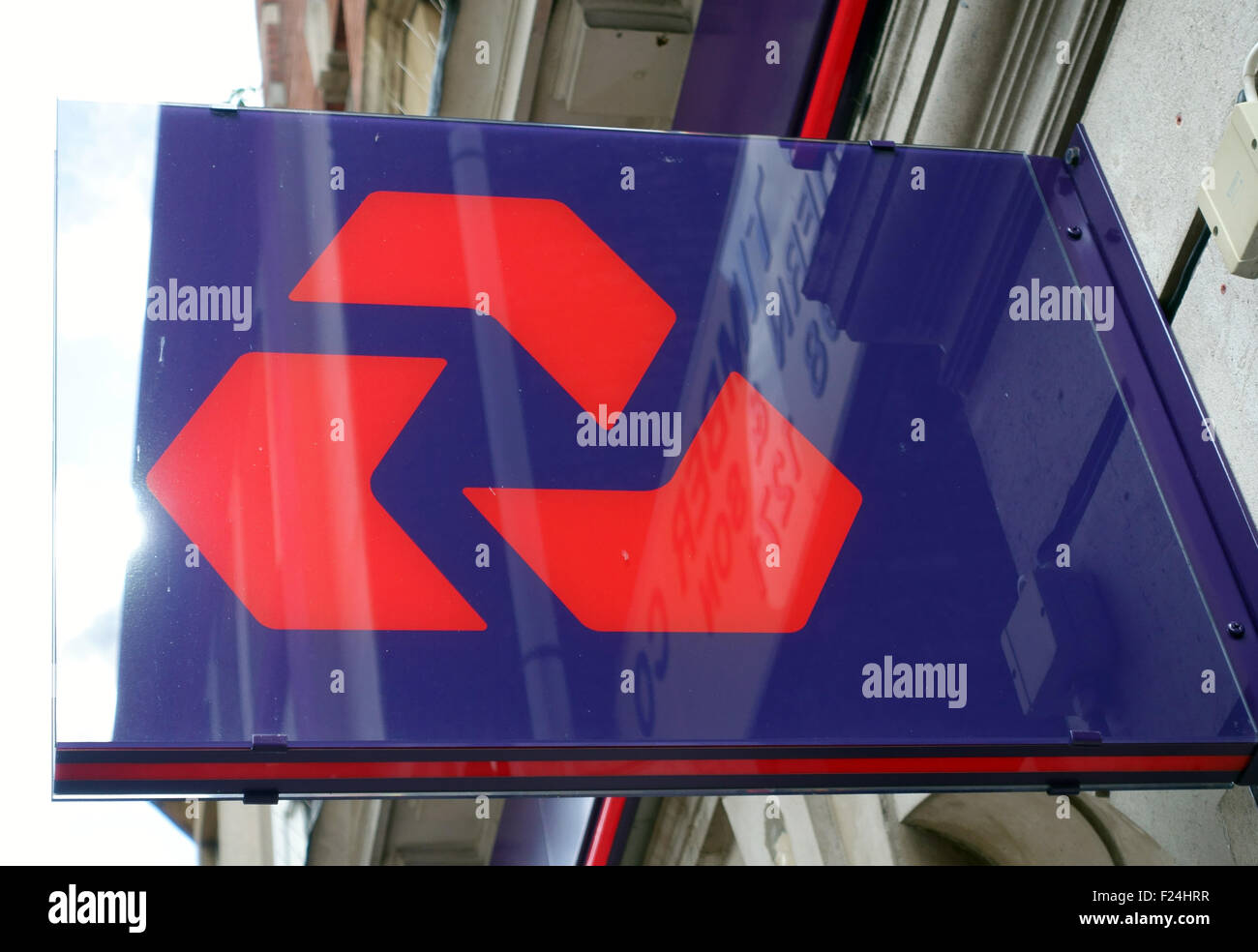 Logo et inscription sur une branche du banque NatWest, Londres Banque D'Images