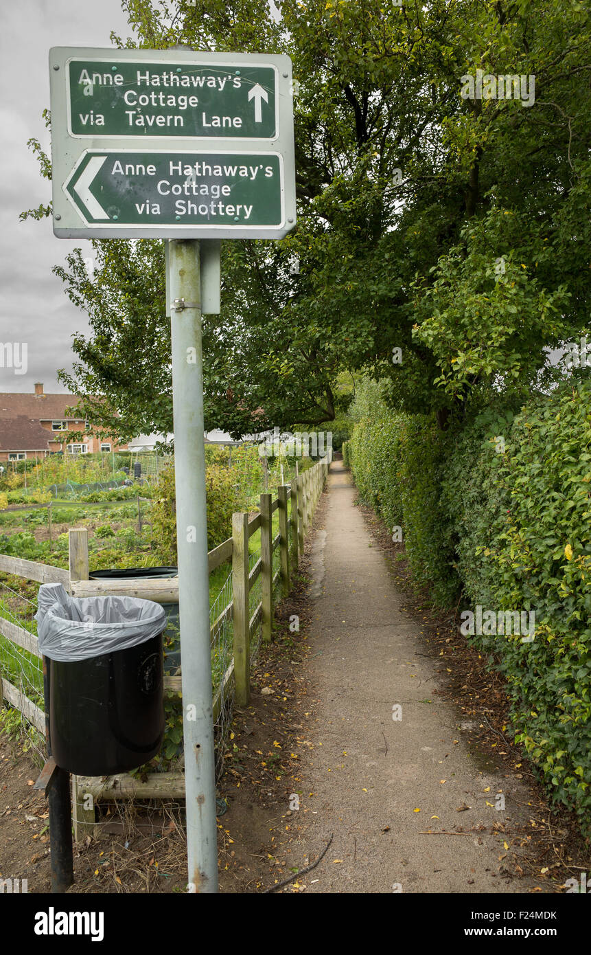 Chemin d'accès à la chaumière au village de Shottery (juste à l'extérieur de la ville de Stratford Upon Avon, Angleterre) Banque D'Images