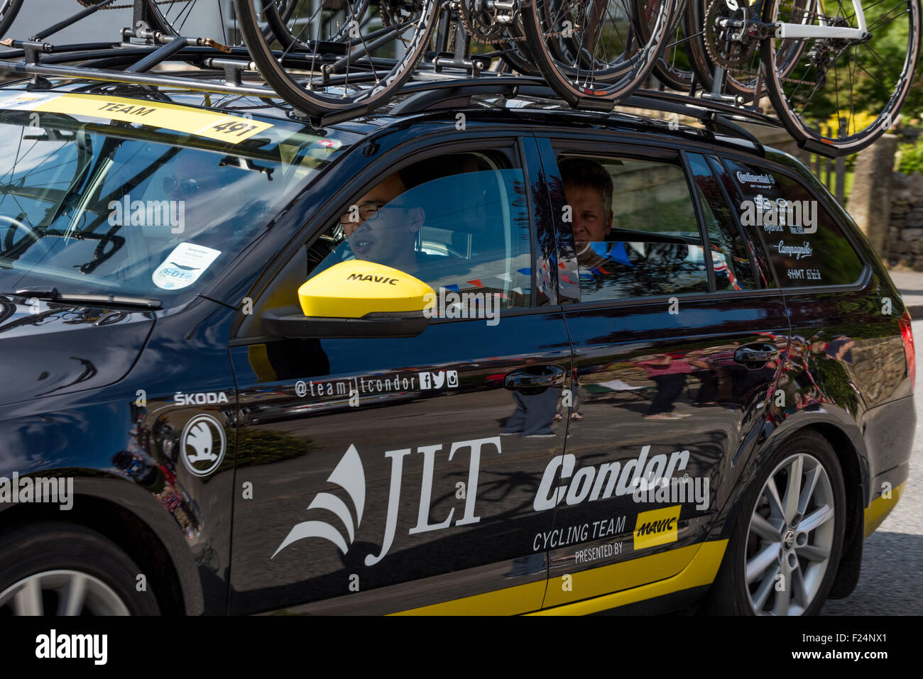 Le Condor JLT voiture soutien durant le Tour de Grande-Bretagne 2015 Stage 6 Matlock Derbyshire UK Banque D'Images
