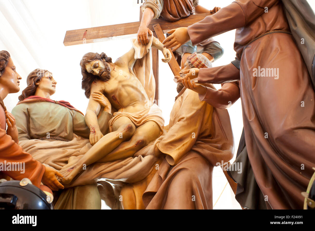 Photo de la statue en bois de la déposition du Christ Banque D'Images