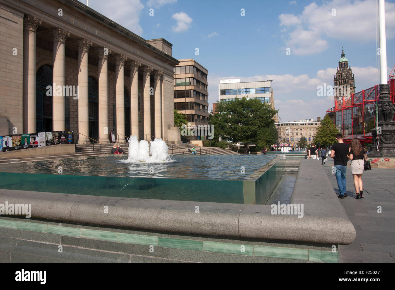 Fargate Sheffield, l'hôtel de ville Barkers extérieure et une fontaine, South Yorkshire, Angleterre Banque D'Images