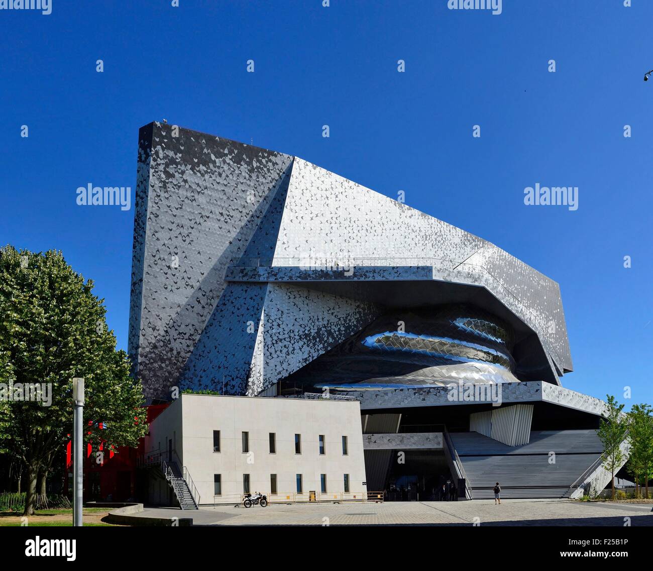 France, Paris, le Parc de la Villette, la Philarmonie de Paris par l'architecte Jean Nouvel Banque D'Images