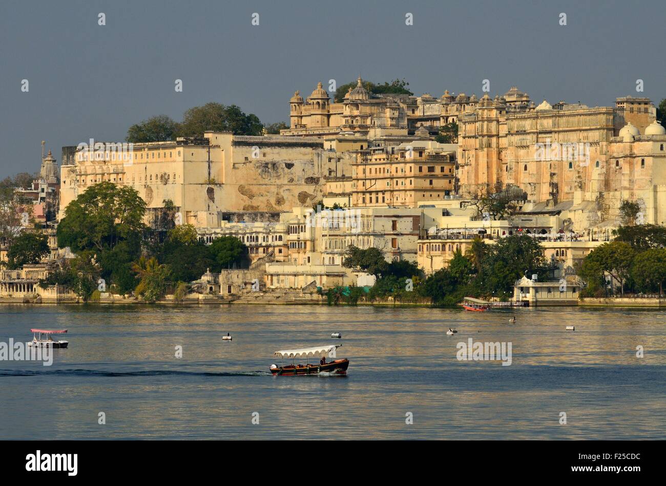 L'Inde, Rajasthan, Udaipur et le lac Pichola Banque D'Images