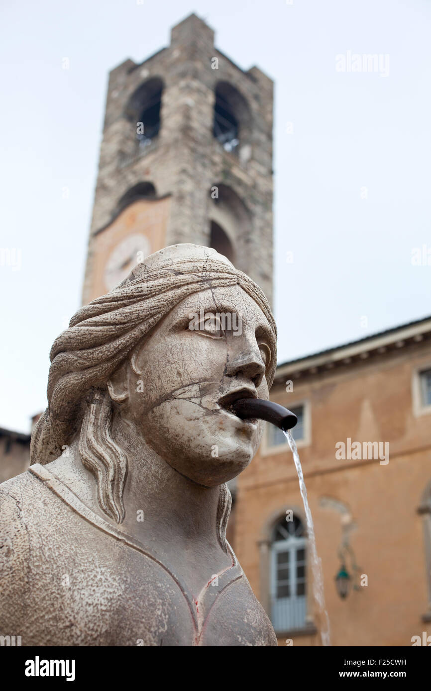 La fontaine Contarini dans la ville de Bergamo Alta, Italie Banque D'Images