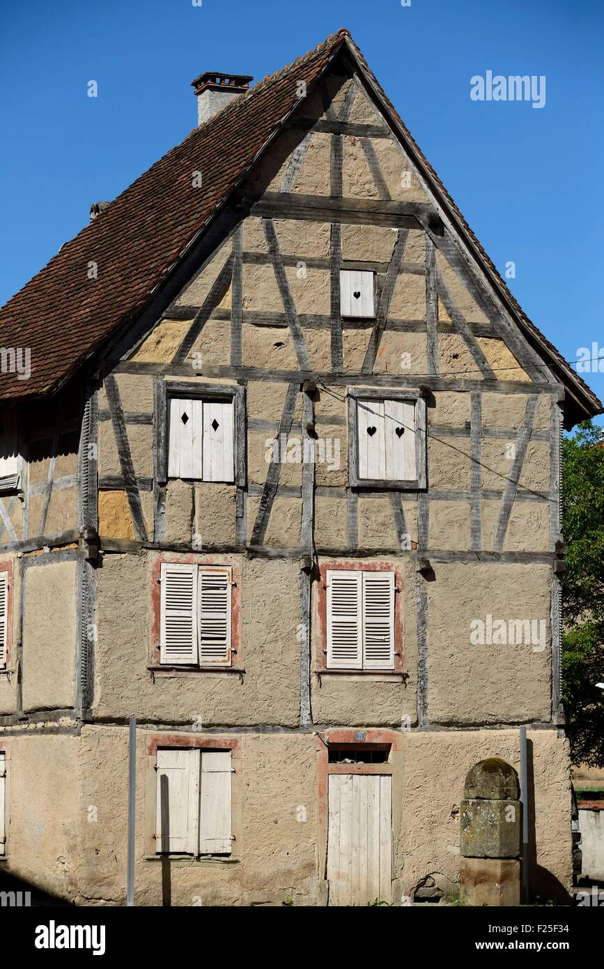 France, Moselle, Fenetrange, Rue de l'Hospice, maison à colombages du 16e siècle, la plus ancienne maison du village Banque D'Images