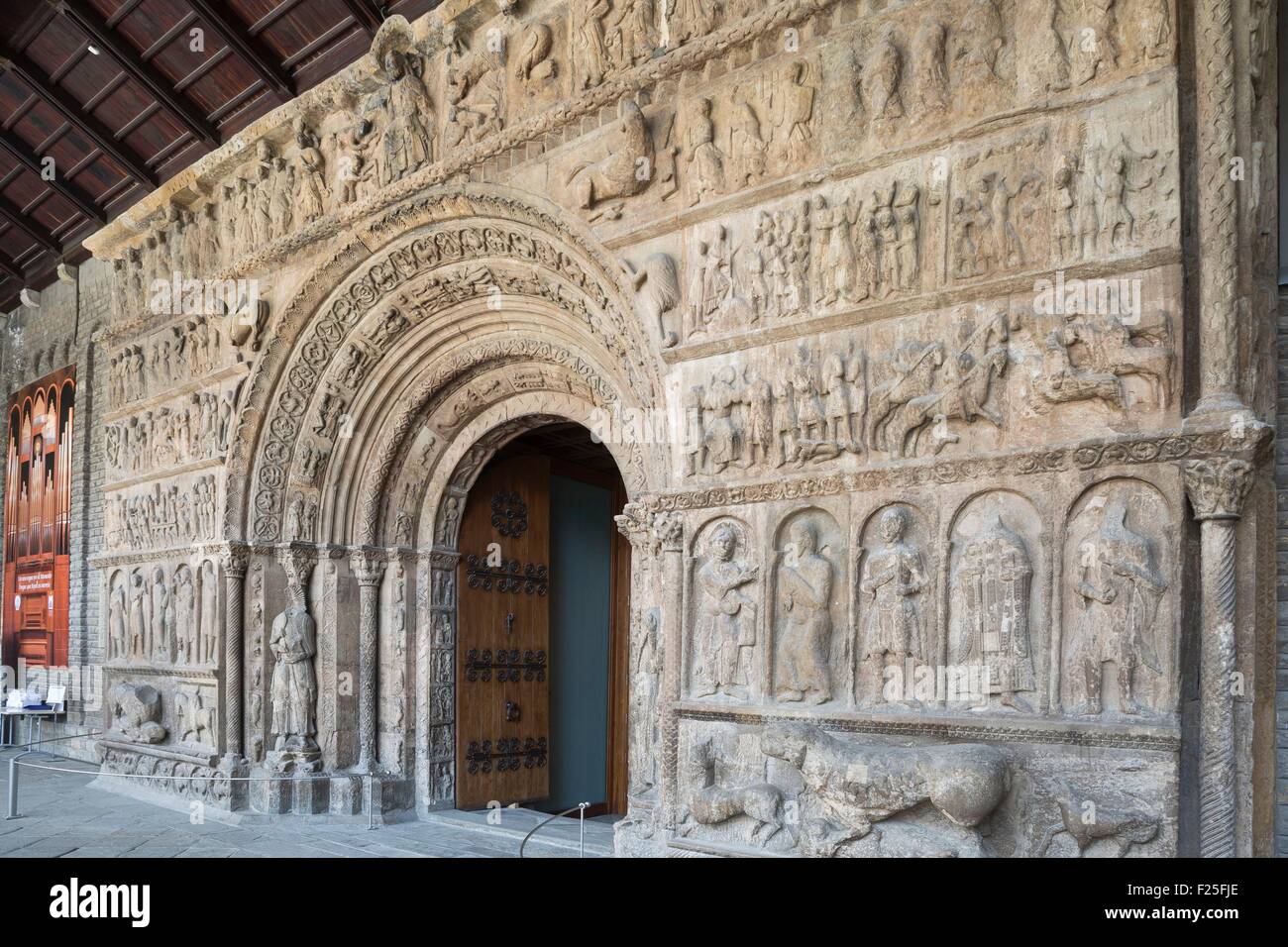 Espagne, Catalogne, province de Gérone, Ripoll, le portail roman du Monastère de Santa Maria de Ripoll 12e siècle Banque D'Images