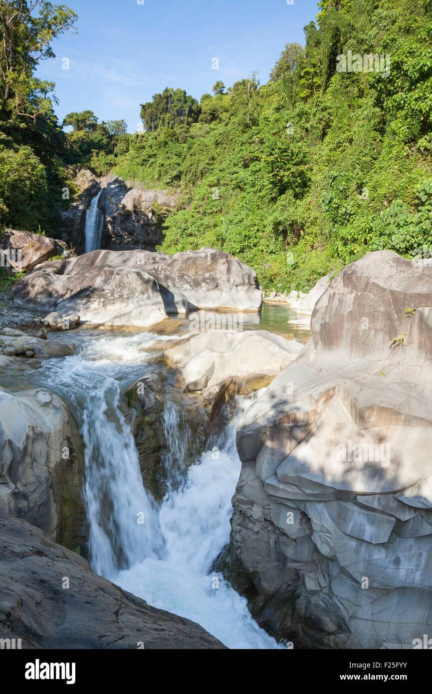 L'Indonésie, îles de la sonde, Lombok, parc national de Gunung Rinjani, Cascade Made Mangku sakti Banque D'Images