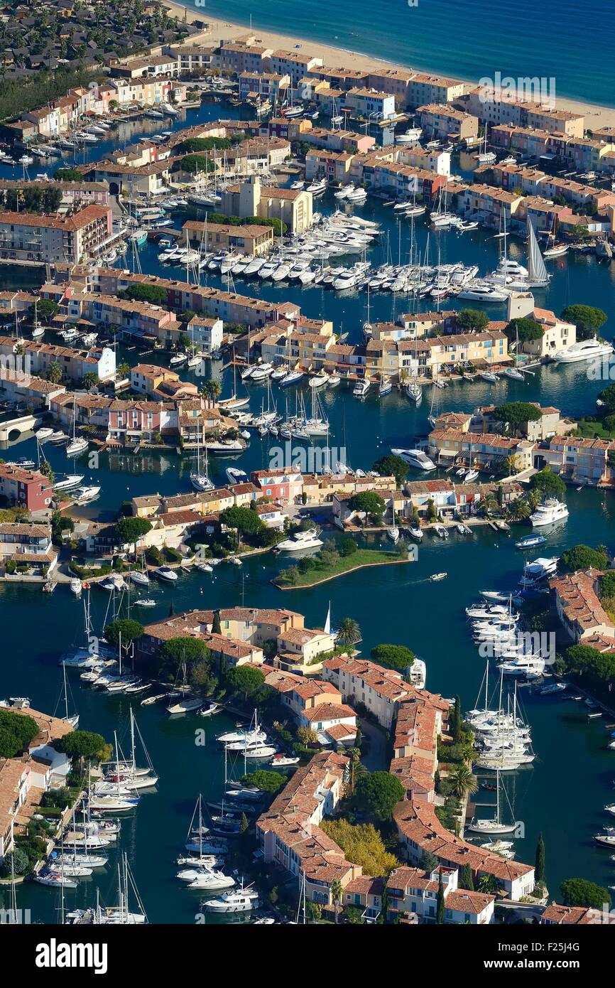 La France, Var, Golfe de St Tropez, Port Grimaud ville balnéaire (vue aérienne) Banque D'Images