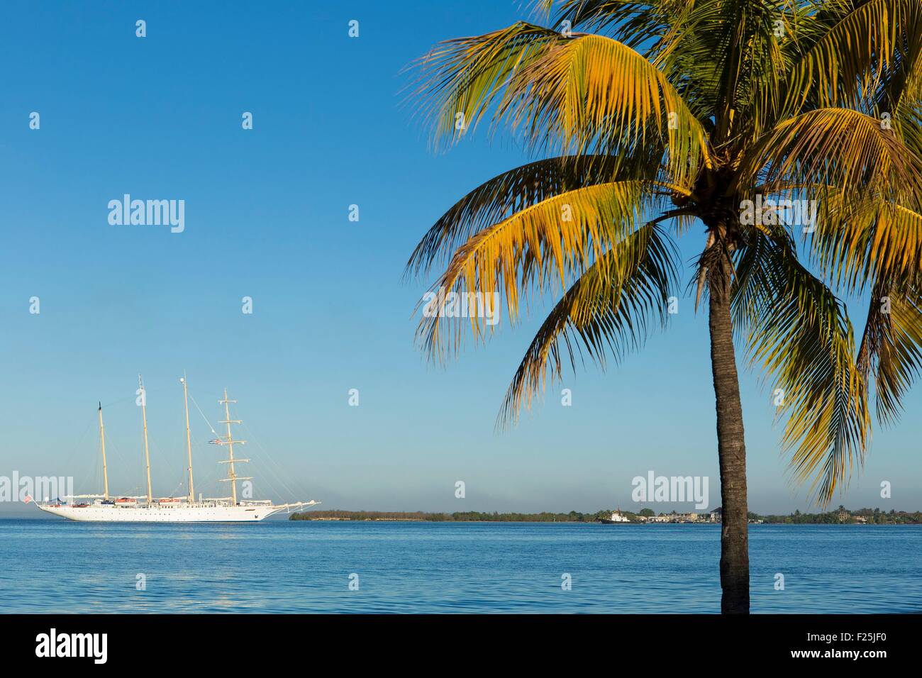 Cuba, Cinefuegos province, Cienfuegos, bateau de croisière dans la baie de Cienfuegos de Punta Gorda Banque D'Images