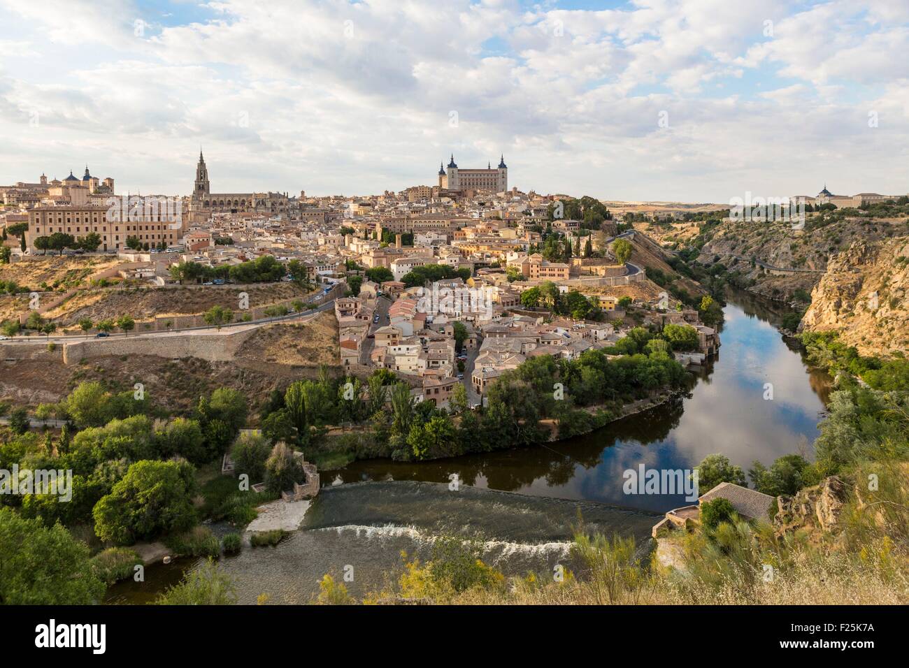 L'Espagne, Castilla La Mancha, Tolède, ville historique classée au Patrimoine Mondial de l'UNESCO, entouré de l'Alcazar Banque D'Images